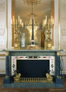 Kamin im Großen Speisesaal des Palais Beauharnais, 2006 (Abbildung © Gitty Darugar)
